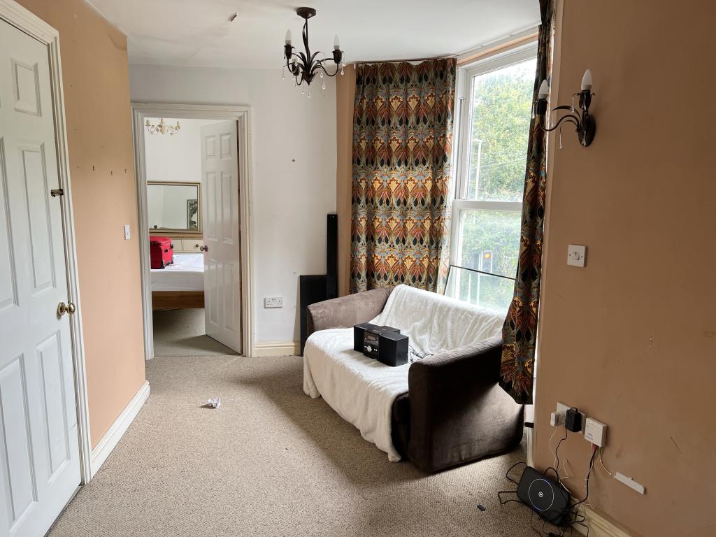 Lot: 167 - COMMERCIAL UNIT WITH RESIDENTIAL ACCOMMODATION ABOVE - First floor living room looking into bedroom